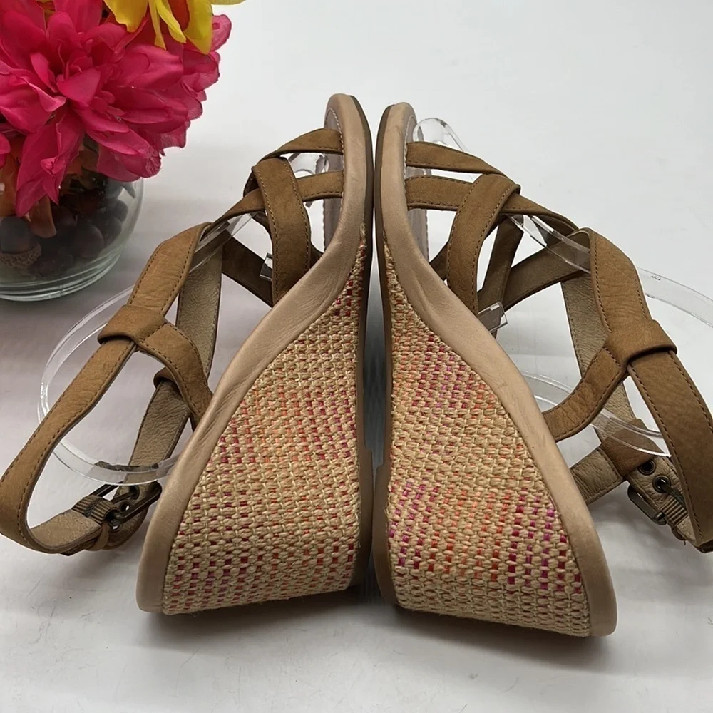 Ugg Leather pink orange wedge sandal Sz 9. MCW0669A